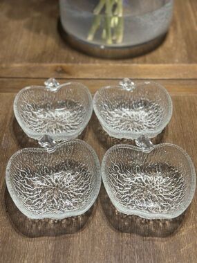 Set of 4 Textured Glass Apple Bowls